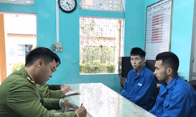 Hai 'đạo chích' chuyên đi ô tô Quân và Chính tại cơ quan công an.