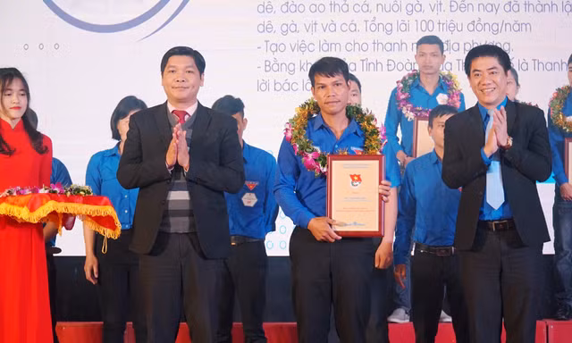 Tuyên dương gương khởi nghiệp tiêu biểu trong thanh niên.