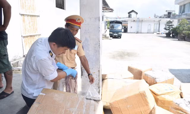 Lô nội tạng động vật không rõ nguồn gốc xuất xứ có tổng trọng lượng 1.600kg bị CSGT TT-Huế thu giữ