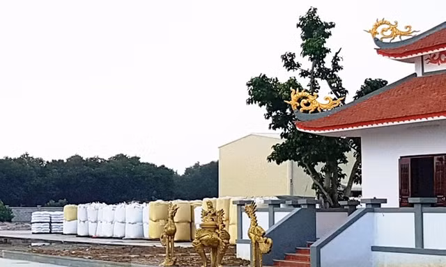 Khu đền miếu trong khu công nghiệp từng bị lập biên bản, buộc dừng thi công nhưng chủ công trình vẫn hoàn thiện và đưa vào sử dụng như thế này