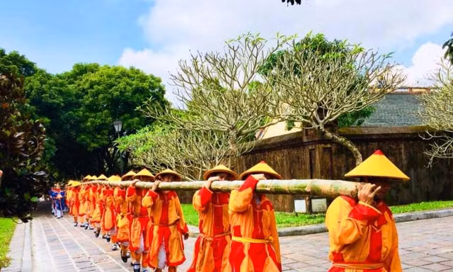 Hoàng cung Huế hạ nêu, tưng bừng khai ấn đầu năm
