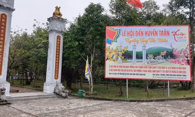 Năm nay, lễ hội đền Huyền Trân (Huế) đã không diễn ra đúng như kế hoạch đã định do tập trung phòng chống dịch bệnh virus Corona.
