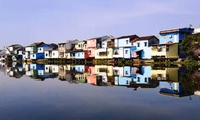 Phố cổ Bao Vinh nơi cuối nguồn sông Hương được "thay áo mới" ấn tượng.