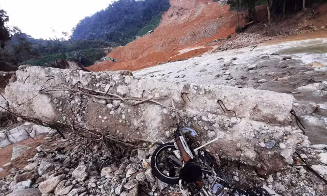 Hiện trường sạt lở tại Rào Trăng 3 được phân lô cụ thể để tổ chức tìm kiếm hết sức chi tiết, cẩn thận.