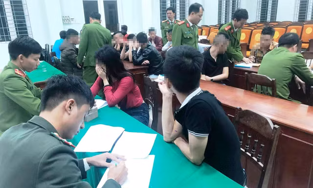 Qua test nhanh, các “nam thanh nữ tú” này đều dương tính với chất ma túy