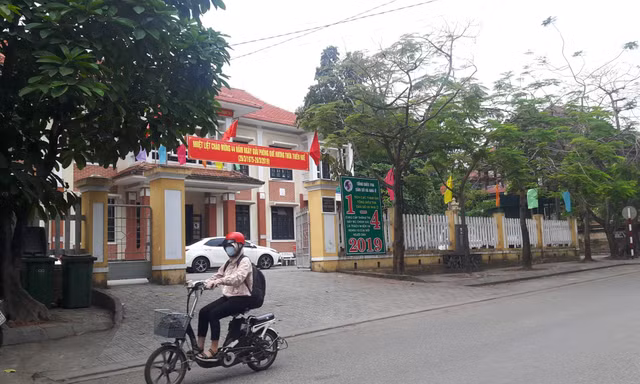 Cán bộ công tác tại UBND phường Trường An (Huế) bị "tố" làm khó dân đến làm thủ tục xin cấp giấy chứng tử cho người thân