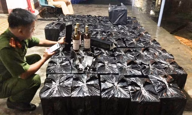 Đây là vụ vận chuyển rượu nhập lậu qua địa bàn TT-Huế với số lượng lớn, tất cả đều không có hóa đơn chứng từ kèm theo