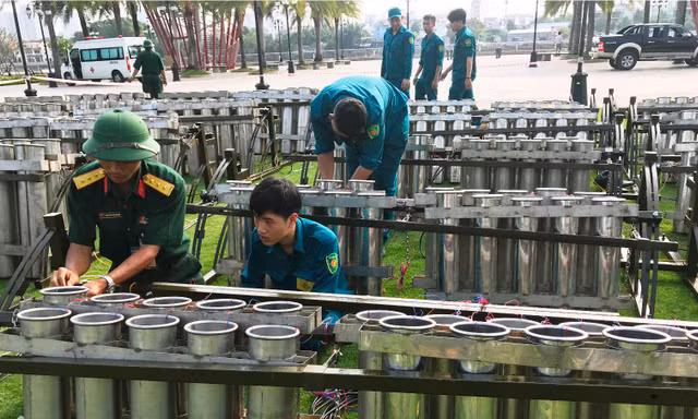 Cận cảnh trận địa pháo hoa ở TP.HCM trước giờ khai hỏa