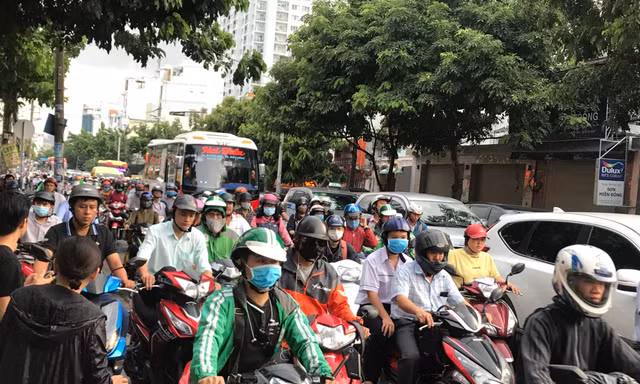 Cửa ngõ Sài Gòn đông nghẹt trước giờ nghỉ lễ Quốc khánh 2/9