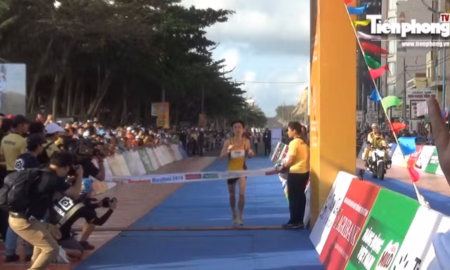 Khoảng khắc đáng nhớ ở đích đến Tiền Phong Marathon 2019