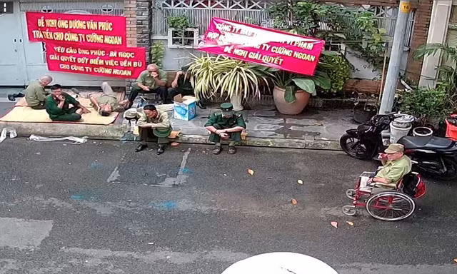 Nhóm người tự xưng cựu chiến binh đến 'khủng bố' công ty ở Sài Gòn.
