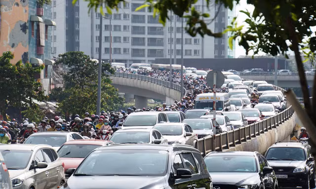 Cửa ngõ sân bay Tân Sơn Nhất được xem là "điểm nóng" dịp lễ.