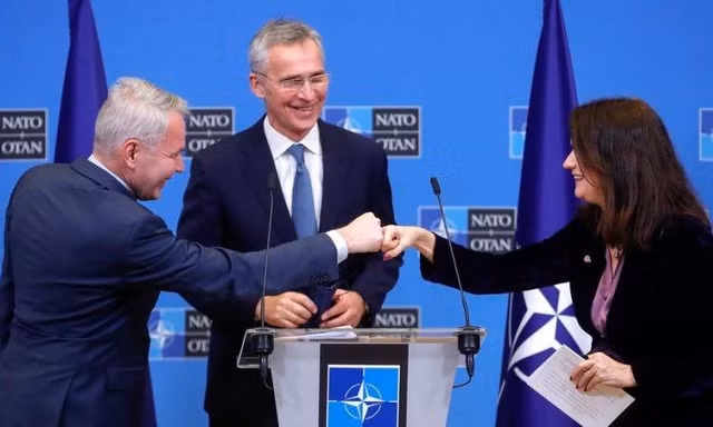 Bộ trưởng Quốc phòng Phần Lan Jussi Niinistö kiểm tra quân đội Phần Lan. Ảnh: Getty Images.