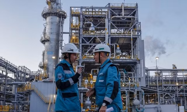 Liên minh châu Âu cân nhắc hạ mức giá trần dầu Nga