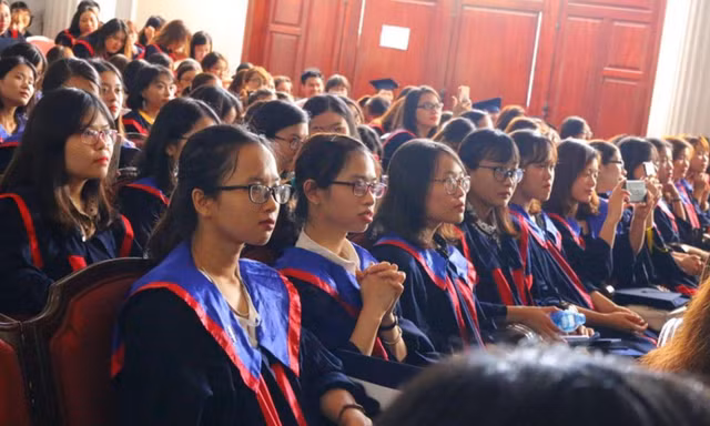 Bắt bệnh không trung thực trong giáo dục: 'Bốc thuốc'
