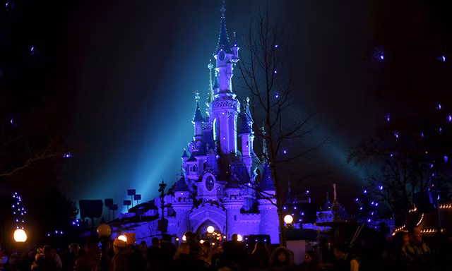 Pháp vừa bắt giữ kẻ mang súng vào công viên Disneyland ở Paris