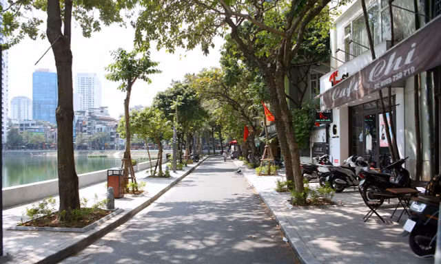 Tuyến phố đi bộ gần 30 tỷ đồng tại Hà Nội vắng hoe sau hơn một tuần mở cửa