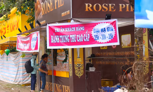 Hà Nội: Bánh trung thu đại hạ giá vẫn ế 