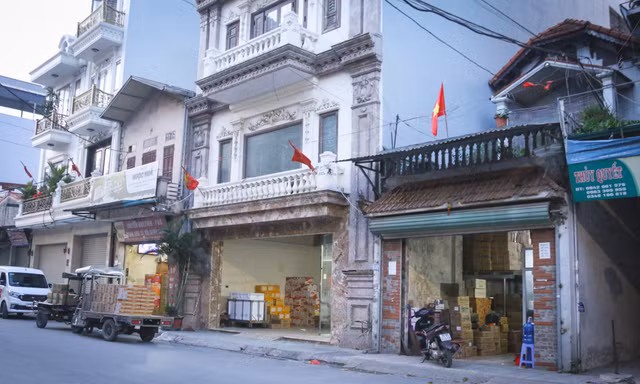 Né kiểm tra bằng chiêu bán kín, thủ phủ bánh kẹo La Phù ảm đạm chưa từng có