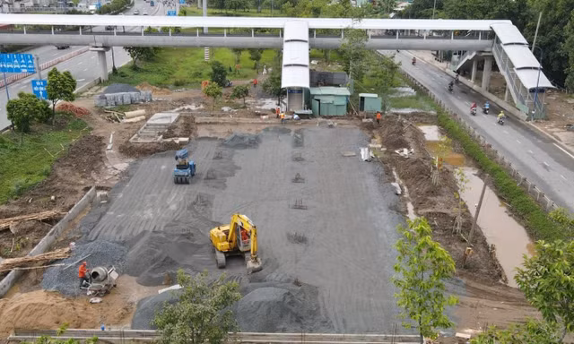 Hiện trạng thi công 5 bãi giữ xe dọc tuyến metro số 1 ở TPHCM