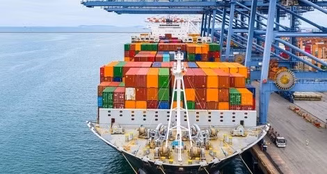Việt Nam nhập siêu 1 tỷ USD trong 1 tháng