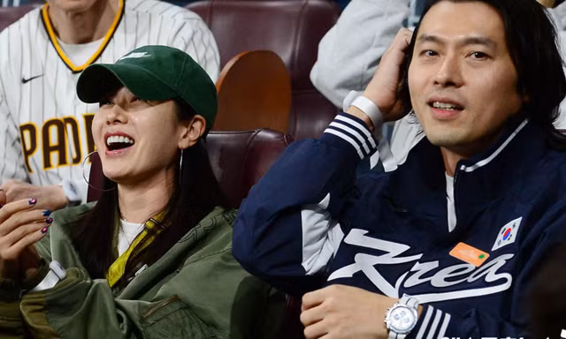 Hyun Bin - Son Ye Jin hẹn hò xem bóng chày