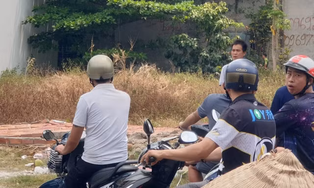 Người đàn ông tử vong trong tư thế treo cổ trên cây bàng