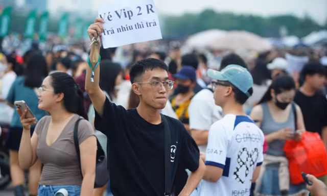 Giá vé show có G-Dragon giảm sâu, phe vé ế khách