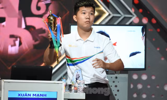 Pha 'lội ngược dòng' gay cấn giúp Lê Xuân Mạnh giành vòng nguyệt quế Olympia 23