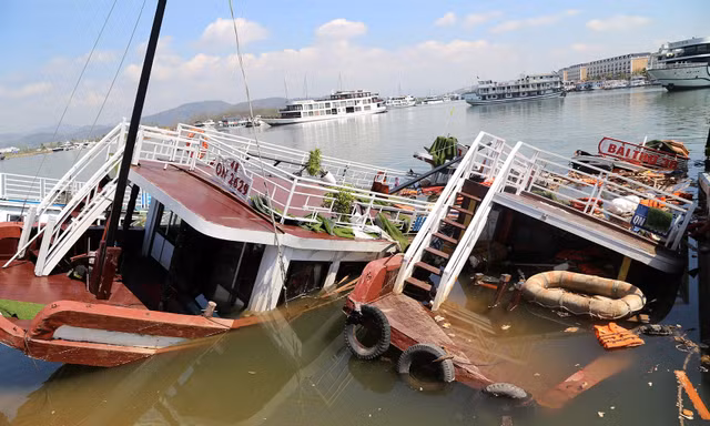 Tài sản chục tỷ ngâm dưới biển, chủ tàu du lịch Quảng Ninh mòn mỏi chờ trục vớt