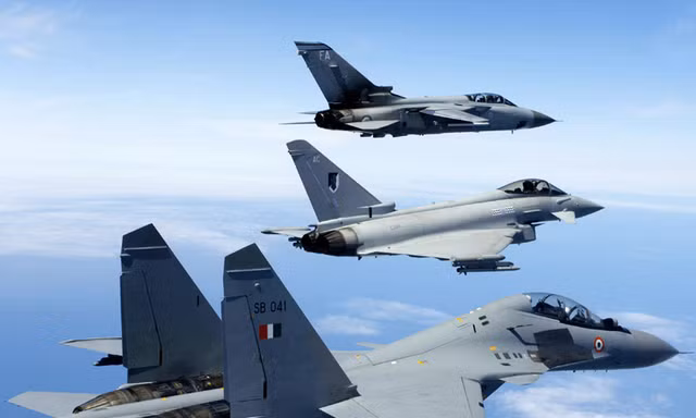 Su-30MKI sẽ có tên lửa chống bức xạ và bom liệng