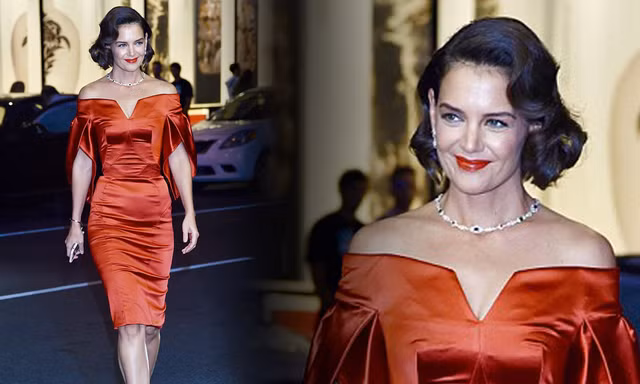 Vợ cũ Tom Cruise diện đầm trễ vai quyến rũ khác lạ