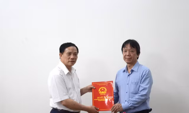 Công bố quyết định của Chủ tịch UBND tỉnh Hòa Bình về công tác cán bộ