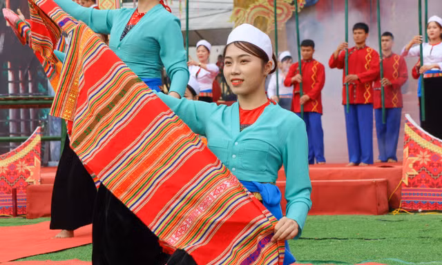 Hàng vạn người chen chân tại lễ hội lớn nhất xứ Mường