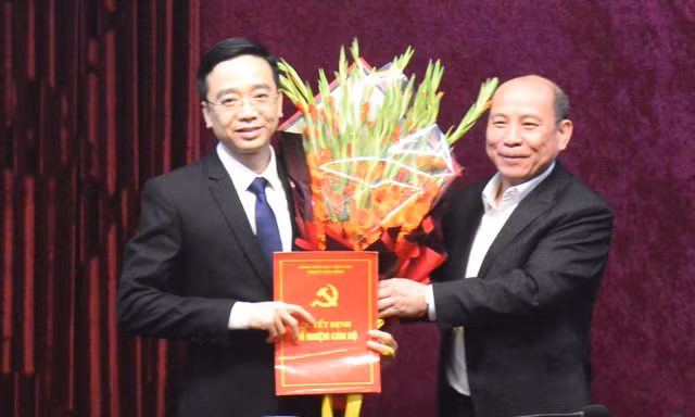 Công bố quyết định của Ban Thường vụ Tỉnh ủy Hoà Bình về công tác cán bộ