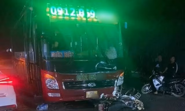 Người đàn ông tử vong sau cú va chạm mạnh với xe khách