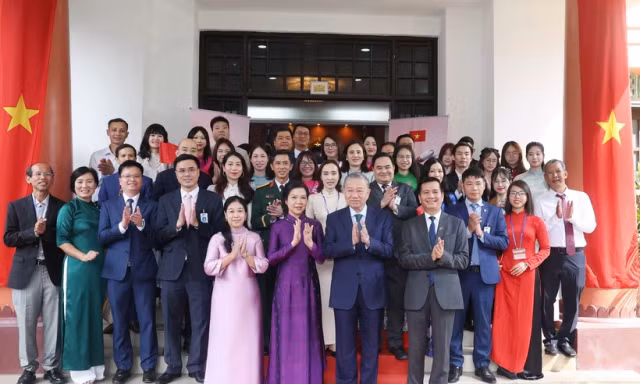 Tổng Bí thư và Phu nhân thăm Đại sứ quán và gặp cộng đồng người Việt ở Malaysia 