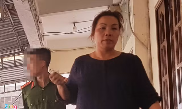 Bà Nga tại cơ quan công an. Ảnh: Zing