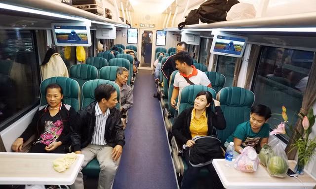 Khách đi tàu hoả ‘5 sao’ được tặng suất ăn hàng không