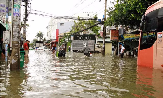 Chuyên gia: Chống ngập là 'dắt mưa ra ngoài và ngăn triều lũ tiến vào'