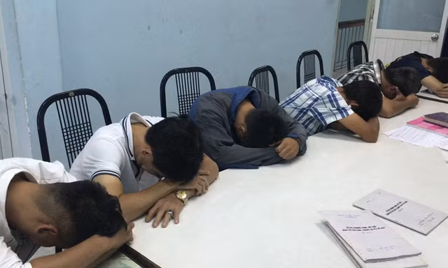 Nhiều con bạc tại công an.