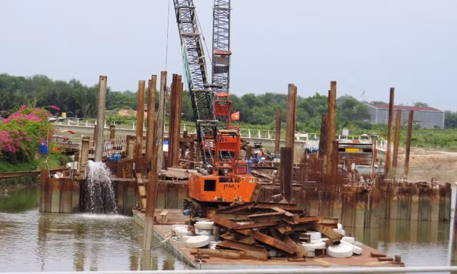 Dự án 6 cống ngăn triều 10.000 tỷ ngưng thi công.