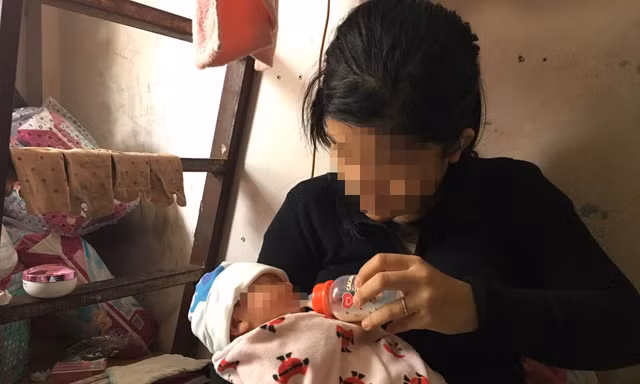 Bé T. sinh con sau khi bị Phước xâm hại.