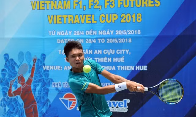 Các tay vợt Việt Nam bị loại sạch trên sân nhà