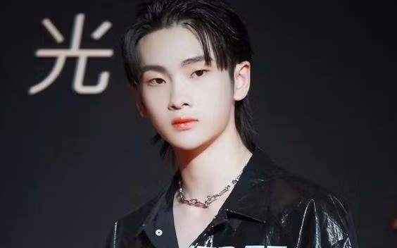 Gia đình bị "đóng băng" tài sản, sự nghiệp của Châu Chấn Nam (R1SE) rồi sẽ ra sao?