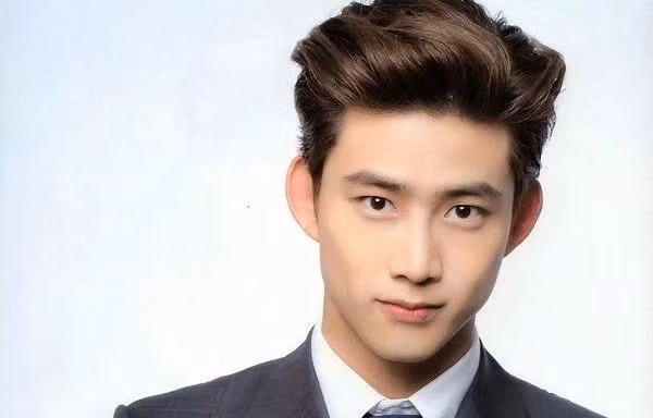 Song Joong Ki trở lại với bom tấn mới, nhưng Taecyeon (2PM) mới là tâm điểm chú ý