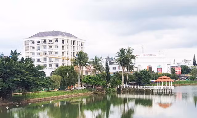 Công trình xây dựng đồ sộ gần hoàn thiện nhưng không có bản kế hoạch bảo vệ môi trường 