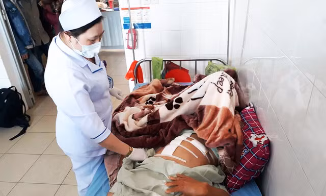 Nạn nhân đang được điều trị tại bệnh viện