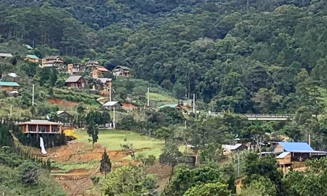 Một góc của ngôi làng "mọc" trái phép