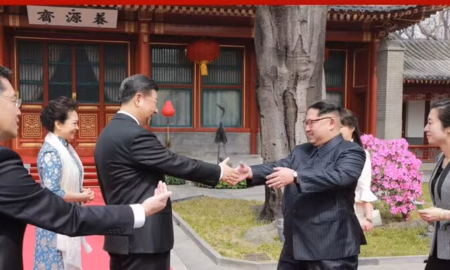 Ông Kim Jong Un gặp ông Tập Cận Bình 4 lần trong vòng chưa đầy 1 năm qua. Ảnh: Getty Images.
